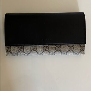 Gucci Black and Gray Signature Clutch